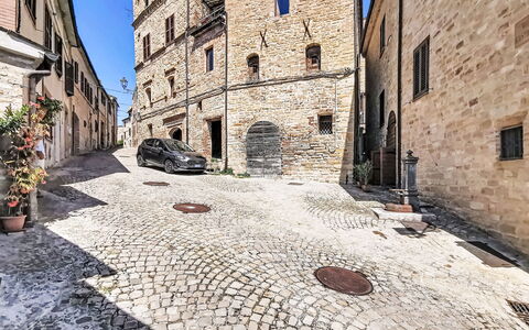 Dimora Castello: Mursten, Estate, Have, Forstad, Indkørsel, Landscaping, Gård, Hacienda, Stuehus, Backyard