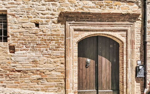 Dimora Castello: Mursten, Estate, Have, Forstad, Indkørsel, Landscaping, Gård, Hacienda, Stuehus, Backyard