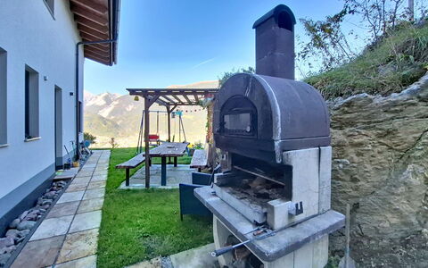 Oberladstätter: Have, Backyard, Gård, Stol, Stueplante, Hårdttræ, Stuehus, Murværk Oven, Blomsterkrukke