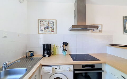 Stango: Køkken Apparat, Køkken, Større Bandage, Countertop, Indretning, Gulvbelægning, Vaskemaskine, Komfur, Etage, Husholdningsapparat