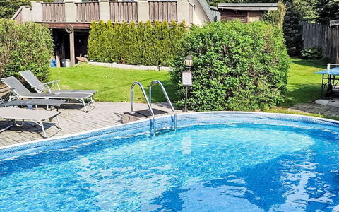 Svahová 1: Blå, Svømmepøl, Fritid, Udendørs Møbler, Have, Udvej, Landscaping, Skygge, Eco Hotel, Lawn