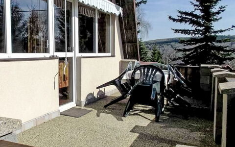Svahová 1: Stol, Altan, Skygge, Udendørs Møbler, Dagslys, Backyard
