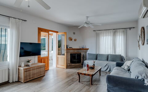 Vista Xalo: Møbel, Indretning, Træ, Gulvbelægning, Loft, Etage, Couch, Værelse, Stue, Loftsventilator