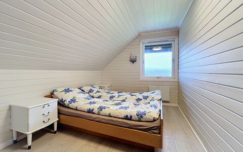 Hauken: Træ, Loft, Gulvbelægning, Etage, Soveværelse, Indretning, Seng, Hjem, Trægulve, Værelse