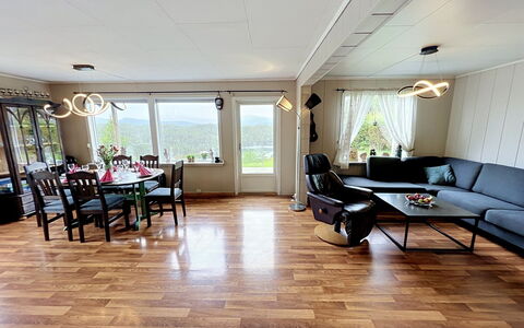 Hauken: Trægulve, Gulvbelægning, Etage, Indretning, Møbel, Træ, Laminat Gulv, Couch, Stue, Loft