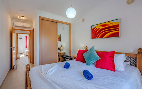 Encosta São José Escape: Møbel, Lejlighed, Indretning, Hjem, Etage, Gulvbelægning, Loft, Soveværelse, Stol, Seng