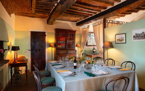 Villa Poggio Bellavista 8: Møbel, Indretning, Bord, Stol, Belysning, Loft, Køkken & Spisebord, Værelse, Spisestue, Restaurant