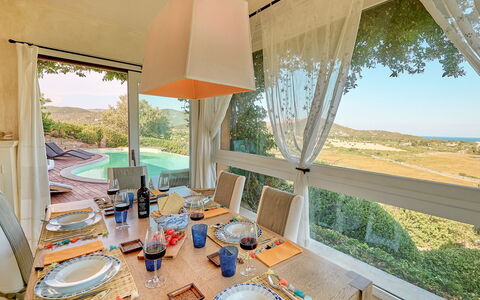 Villa Ananda 8: Møbel, Stol, Bord, Indretning, Køkken & Spisebord, Udvej, Eco Hotel, Spisestue, Skygge, Villa