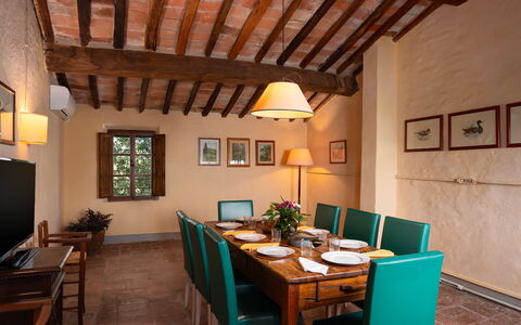 Villa del Poggio D'Oro 8: Møbel, Indretning, Væg, Bord, Gulvbelægning, Træ, Loft, Stol, Spisestue, Værelse