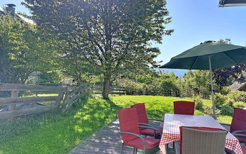 Ferienhaus Huber: Busk, Møbel, Have, Land Lot, Bunddække, Lawn, Stol, Udendørs Møbler, Forår