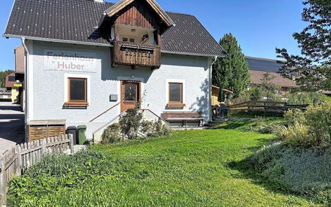 Ferienhaus Huber: Bygning, Hus, Tag, Sommerhus, Hjem, Menneskelig Bosættelse, Landdistrikt, Stuehus, Landsby, Sidespor