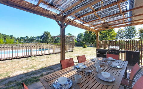 Tartoure: Træ, Skygge, Veranda, Dæk, Sommerhus, Bejdse, Hårdttræ, Hegn, Udendørs Struktur, Eco Hotel