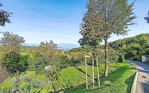 Casa Prais: Blad, Vegetationen, Busk, Forår, Vedplante, Have, Hæk, Landscaping, Plantation, Evergreen