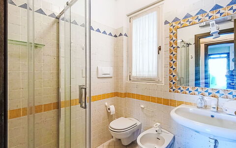Casa Prais: Gulvbelægning, Indretning, Etage, Loft, Sanitærarmatur, Værelse, Badeværelse, Flise, Vvs