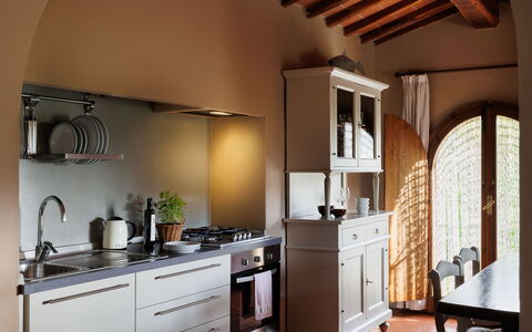 Tuscan Hamlet Relais Piettorri: Møbel, Køkken, Køkken Apparat, Indretning, Cabinetry, Træ, Gulvbelægning, Countertop, Større Bandage, Husholdningsapparat