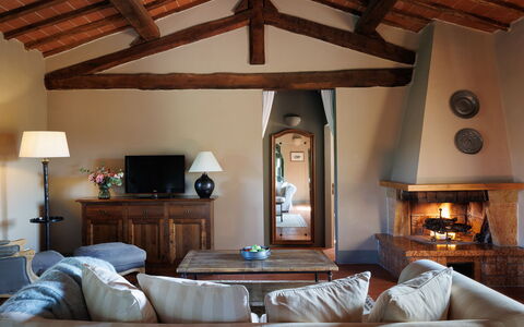 Tuscan Hamlet Relais Piettorri: Møbel, Indretning, Gulvbelægning, Træ, Hjem, Værelse, Etage, Loft, Stue, Belysning