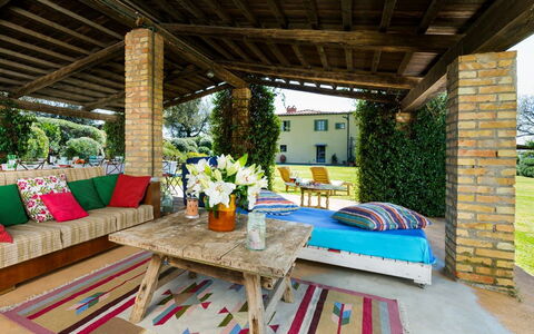 Villa Monte, Bolgheri: Møbel, Træ, Stol, Udendørs Møbler, Udvej, Loft, Eco Hotel, Udendørs Struktur, Have, Skygge