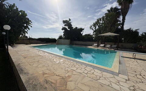 Villa le Palme, Marina di Ragusa: Svømmepøl, Udvej, Skygge, Water Feature, Flise, Hacienda, Eco Hotel, Landscaping, Hotel