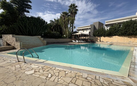 Villa le Palme, Marina di Ragusa: Svømmepøl, Udvej, Boligområde, Kompositmateriale, Water Feature, Skygge, Estate, Eco Hotel, Hotel
