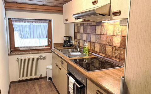 Saalbach-Hinterglemm 626: Køkken, Træ, Countertop, Større Bandage, Køkken Apparat, Cabinetry, Gulvbelægning, Indretning, Møbel, Etage