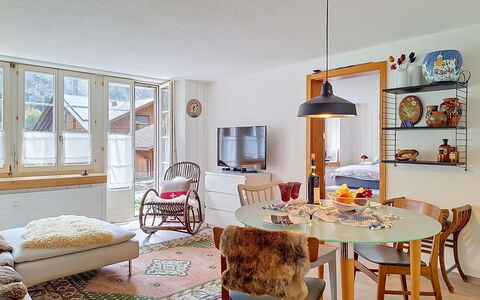 Chalet Schwizerhüsli: Blå, Træ, Møbel, Hjem, Udendørs Møbler, Stol, Skygge, Altan, Bejdse, Eco Hotel
