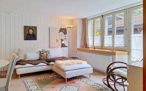 Chalet Schwizerhüsli: Blå, Træ, Møbel, Hjem, Udendørs Møbler, Stol, Skygge, Altan, Bejdse, Eco Hotel