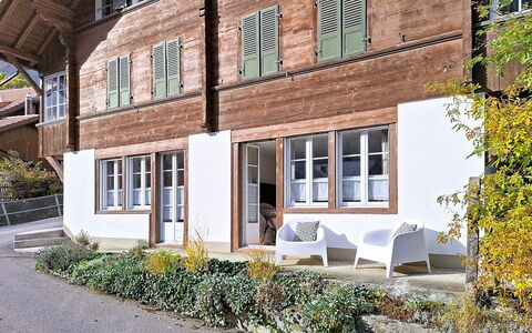 Chalet Schwizerhüsli: Blå, Træ, Møbel, Hjem, Udendørs Møbler, Stol, Skygge, Altan, Bejdse, Eco Hotel