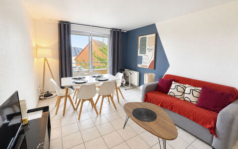 Domaine du Yearling: Blå, Træ, Møbel, Hjem, Udendørs Møbler, Stol, Skygge, Altan, Bejdse, Eco Hotel