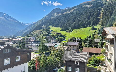 Haus Enzian: Bjergrige Landskabsformer, Landskab, Highland, Hill Station, Tag, Bjergkæde, Landsby, Dal, Hældning, Alps
