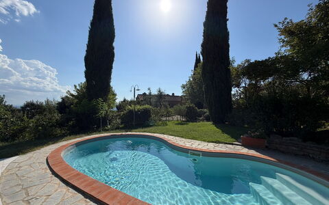 Villa la Camminata: Blå, Svømmepøl, Landscaping, Water Feature, Backyard, Eco Hotel, Hacienda