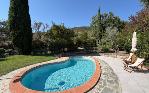 Villa la Camminata: Svømmepøl, Kompositmateriale, Udendørs Møbler, Fritid, Flise, Flise, Water Feature, Udvej, Skygge, Landscaping