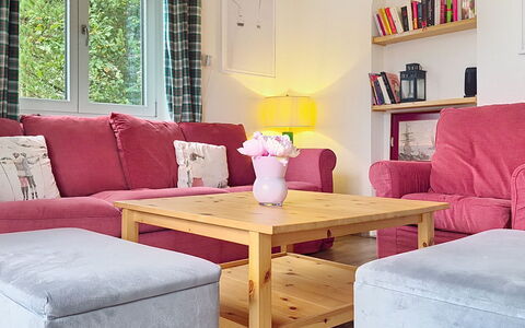 Murmel: Møbel, Indretning, Couch, Gulvbelægning, Etage, Bord, Stue, Værelse, Textile, Belysning