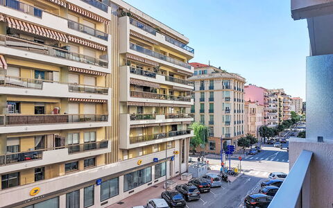Le Georges V: Svømmepøl, Udvej, Hotel, Skygge, Villa, Altan, Eco Hotel, Ferieby, Luftfotografering