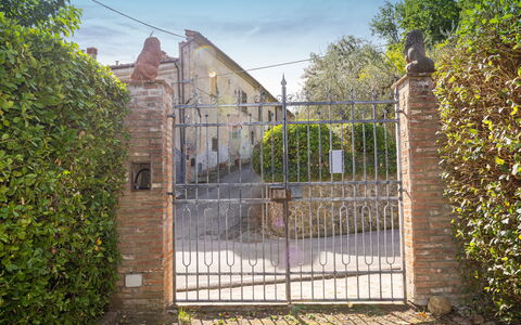 La Casa di Famiglia: Svømmepøl, Udvej, Hotel, Skygge, Villa, Altan, Eco Hotel, Ferieby, Luftfotografering