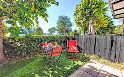 L'Albatros: Busk, Have, Møbel, Udendørs Møbler, Lawn, Forår, Stol, Backyard, Skygge, Gård