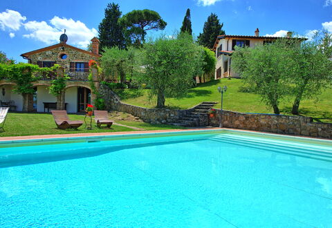 Villa Ulivi: Sky, Vand, Plante, Himmel, Ejendom, Bygning, Svømmepøl, Azure, Blå, Grøn