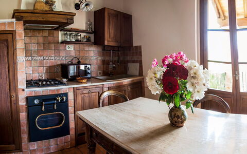 Orvieto 840: Countertop, Værelse, Køkken, Møbel, Ejendom, Indretning, Cabinetry, Etage, Bygning, Hus