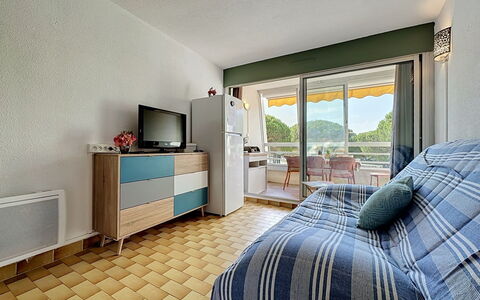 La Lagune: Indretning, Møbel, Gulvbelægning, Etage, Værelse, Lejlighed, Soveværelse, Stol, Seng, Loft