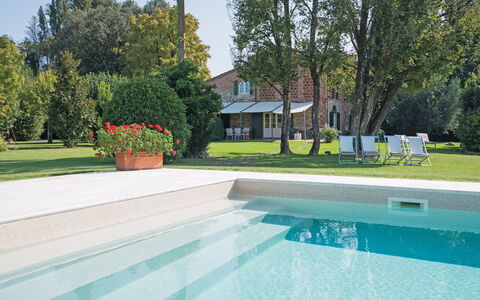 Villa Fontine: Ejendom, Svømmepøl, Hus, Hjem, Ejendom, Boligområde, Bygning, Estate, Arkitektur, Villa