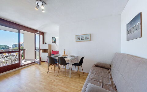 Vaux sur Mer 100: Lejlighed, Værelse, Etage, Ejerlejlighed, Loft, Hårdttræ, Altan, Stol, Bejdse, Hotel