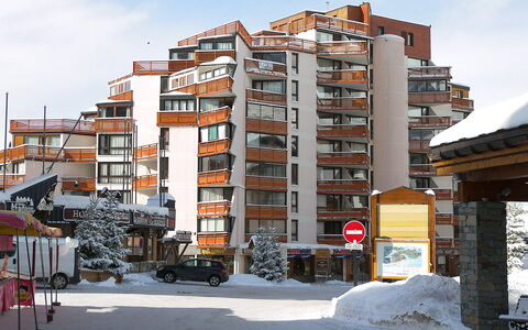 Val Thorens 650: Bygning, Himmel, Daytime, Ejendom, Vindue, Sne, Sky, Hjul, Arkitektur