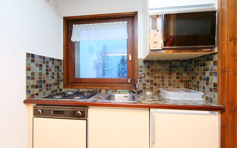 Les Pelarnys: Ejendom, Værelse, Køkken, Cabinetry, Møbel, Countertop, Ejendom, Hus, Bygning, Materielle Værdier