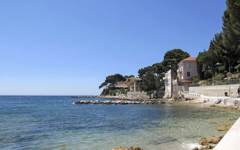 Super Ile Rousse: Sne, Himmel, Sky, Bjerg, Bygning, Hældning, Træ, Plante, Hus, Naturlige Landskab