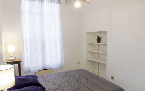 Vieux Nice: Ejendom, Møbel, Loftsventilator, Komfort, Træ, Belysning, Indretning, Etage, Skygge