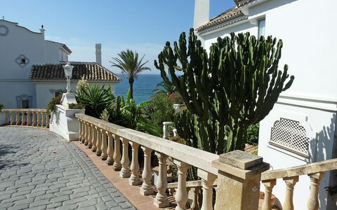 Mijas Beach: Ejendom, Ejendom, Bygning, Hus, Lejlighed, Altan, Ferie, Baluster, Villa, Arkitektur