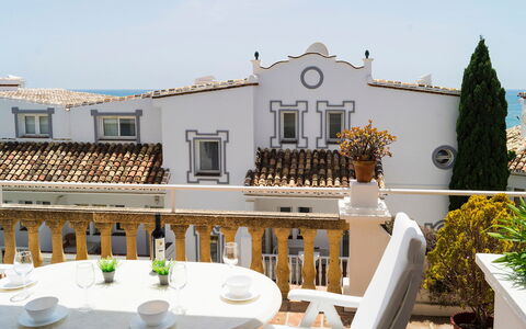 Mijas Beach: Himmel, Møbel, Ejendom, Plante, Bord, Bordservice, Vindue, Bygning, Stol, Indretning