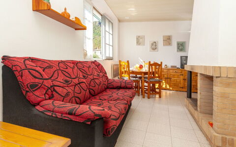 La Rectoria: Møbel, Bord, Couch, Komfort, Orange, Træ, Indretning, Stue, Arkitektur, Studio Couch