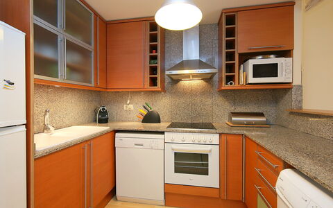 Jardins Sa Boadella: Countertop, Cabinetry, Værelse, Køkken, Ejendom, Møbel, Etage, Indretning, Bygning, Hus