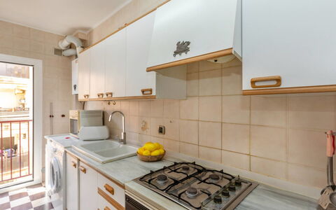 Edificio Garcomar i: Køkken, Køkken Apparat, Større Bandage, Countertop, Gulvbelægning, Træ, Indretning, Komfur, Cabinetry, Etage