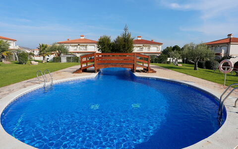 Jalisco de Los Monteros: Vand, Himmel, Plante, Svømmepøl, Sky, Bygning, Blå, Azure, Krop Af Vand, Træ